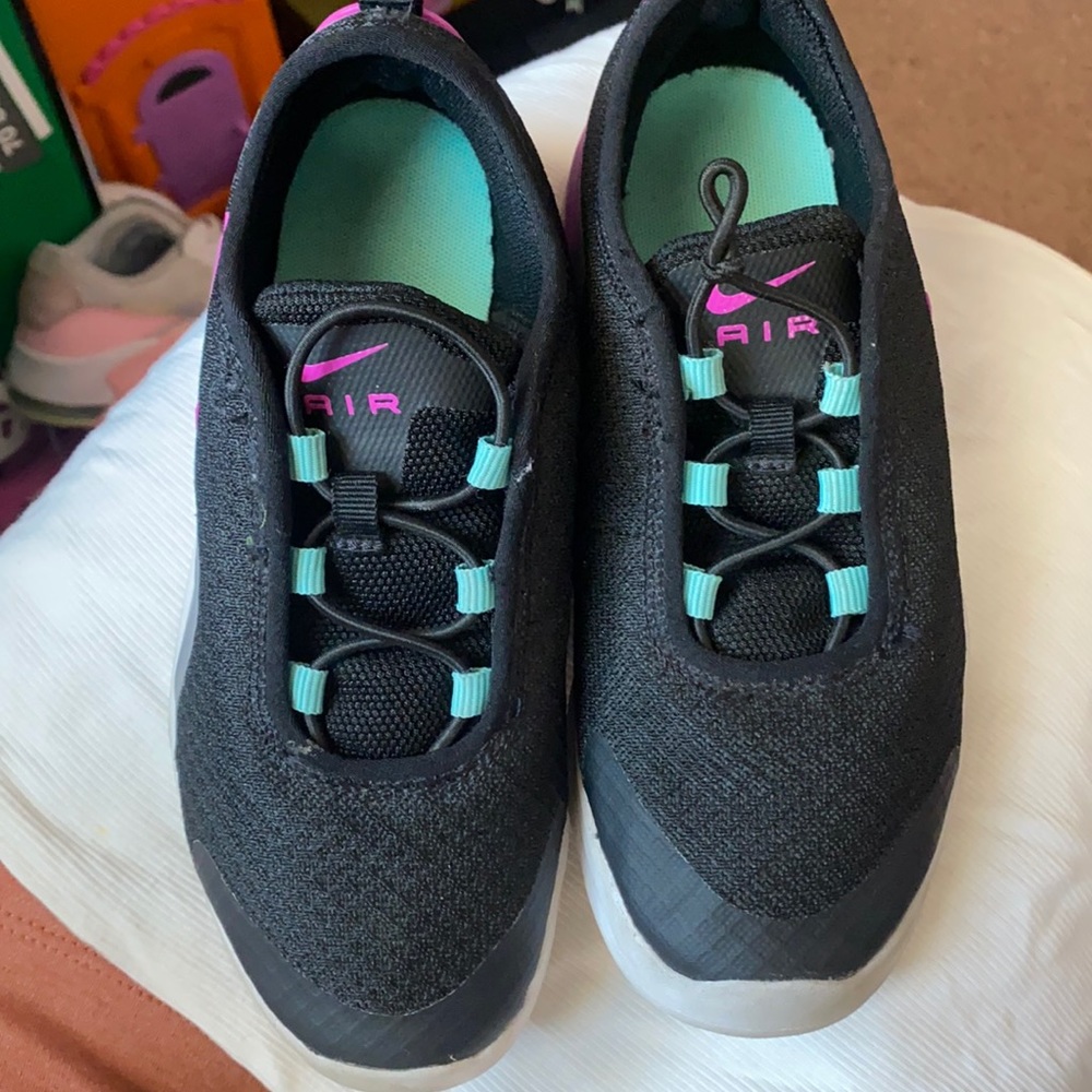 Nike Girls Sneaker Sz 13 GENTLY WORN